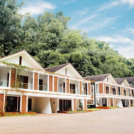 Lembah Permai Resort Sindanglaya Extérieur photo