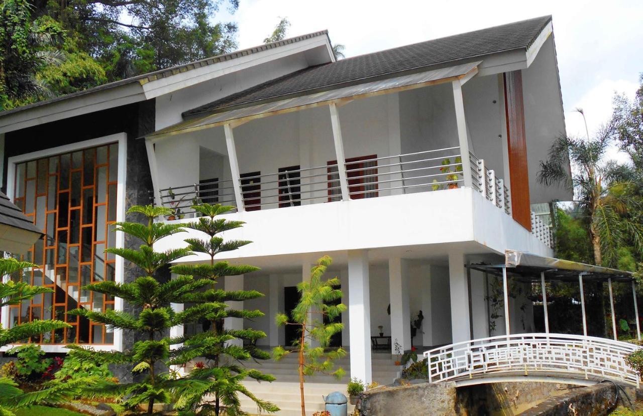 Lembah Permai Resort Sindanglaya Extérieur photo